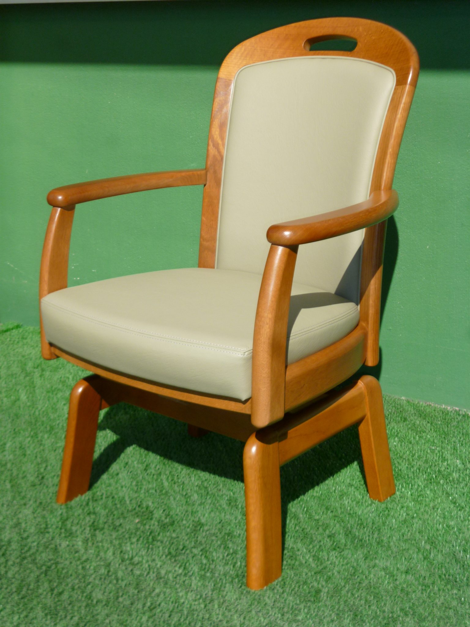 オンラインストア割 木の温もりがある乳搾り風チェアー - 椅子・チェア